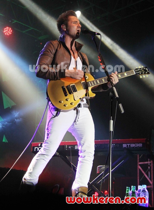 Gambar Foto Penampilan John Vesely Ketika Konser