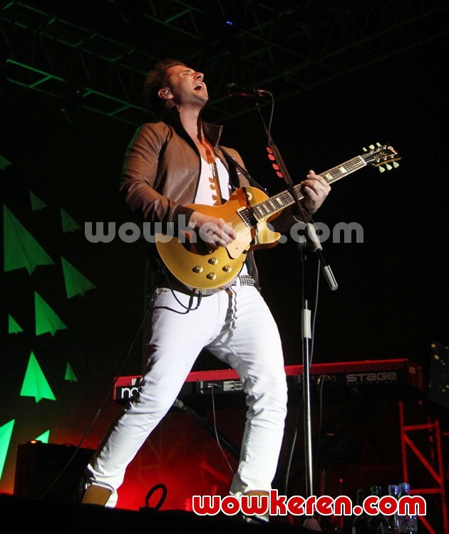 Gambar Foto Penampilan John Vesely Ketika Konser