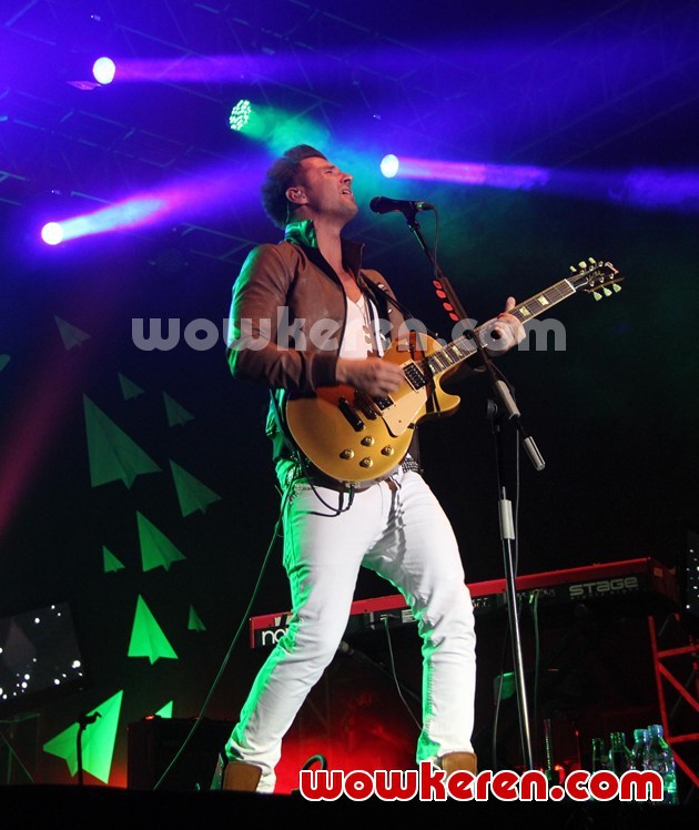 Gambar Foto Penampilan John Vesely Ketika Konser
