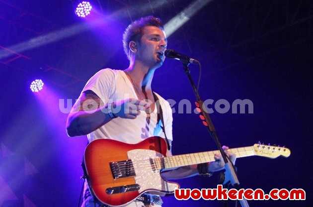 Gambar Foto John Vesely, Vokalis Merangkap Gitaris di Secondhand Serenade