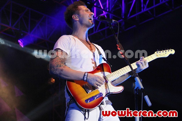Gambar Foto John Vesely, Vokalis Merangkap Gitaris di Secondhand Serenade