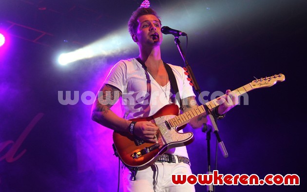 Gambar Foto Secondhand Serenade Dibentuk Tahun 2004
