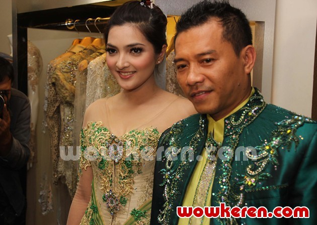 Gambar Foto Ashanty dan Anang Hermansyah Saat Ditemui di Butik Milik Ferry Sunarto