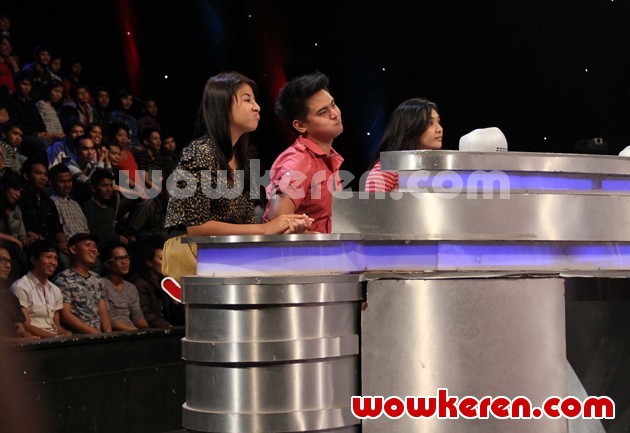 Gambar Foto Natasha Rizki, Galih Ginanjar dan Mikha Tambayong Syuting 'Tahan Tawa' di Trans TV