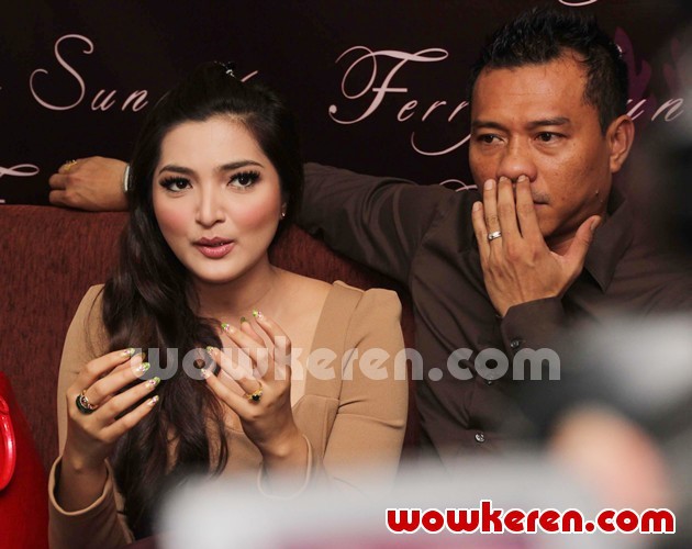 Gambar Foto Ashanty dan Anang Hermansyah di Butik Milik Ferry Sunarto