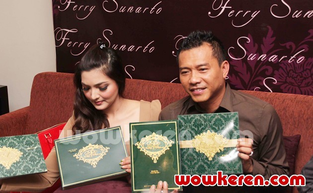 Gambar Foto Ashanty dan Anang Hermansyah Pamer Undangan Pernikahan Mereka