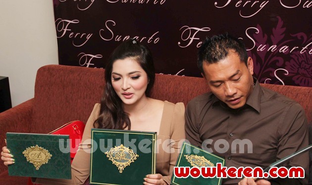 Gambar Foto Undangan Pernikahan Ashanty dan Anang Hermansyah Bernuansa Hijau