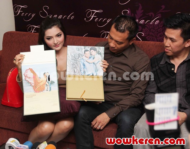 Gambar Foto Bagian Dalam Undangan Pernikahan Ashanty dan Anang Hermansyah