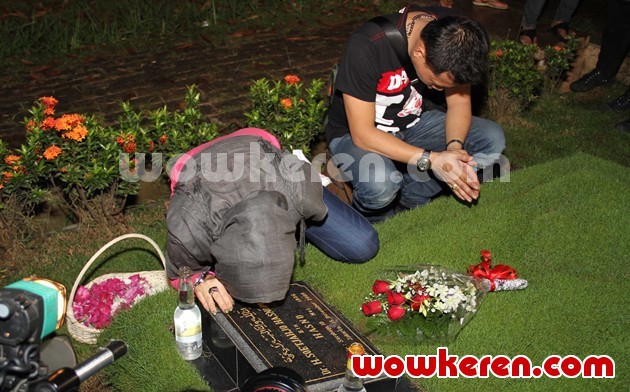Gambar Foto Anang Hermansyah Setia Mendampingi Ashanty