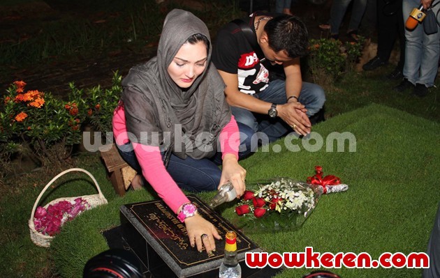 Gambar Foto Ashanty Tak Kuasa Menahan Tangis