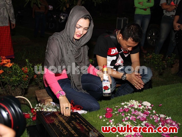 Gambar Foto Ashanty Tak Kuasa Menahan Tangis