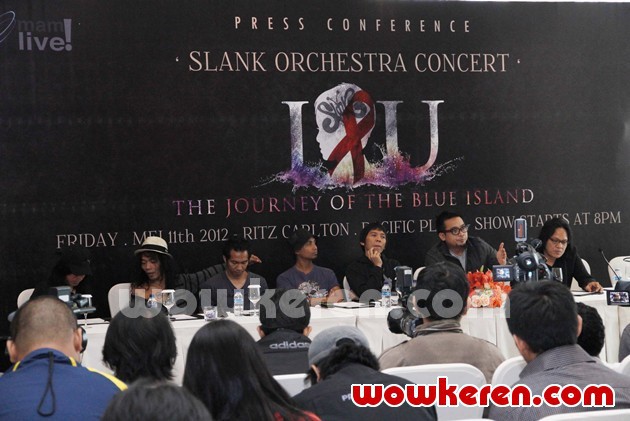 Gambar Foto Slank Menggelar Konferensi Pers