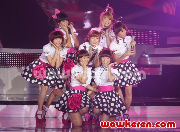Gambar Foto Aksi Panggung Cherry Belle di Showcase Jay Park