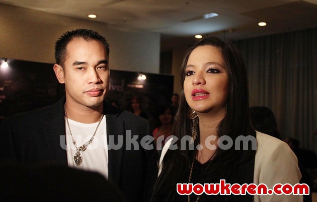 Gambar Foto Nia Ramadhani dan Ardi Bakrie di Konser 'I Slank U'