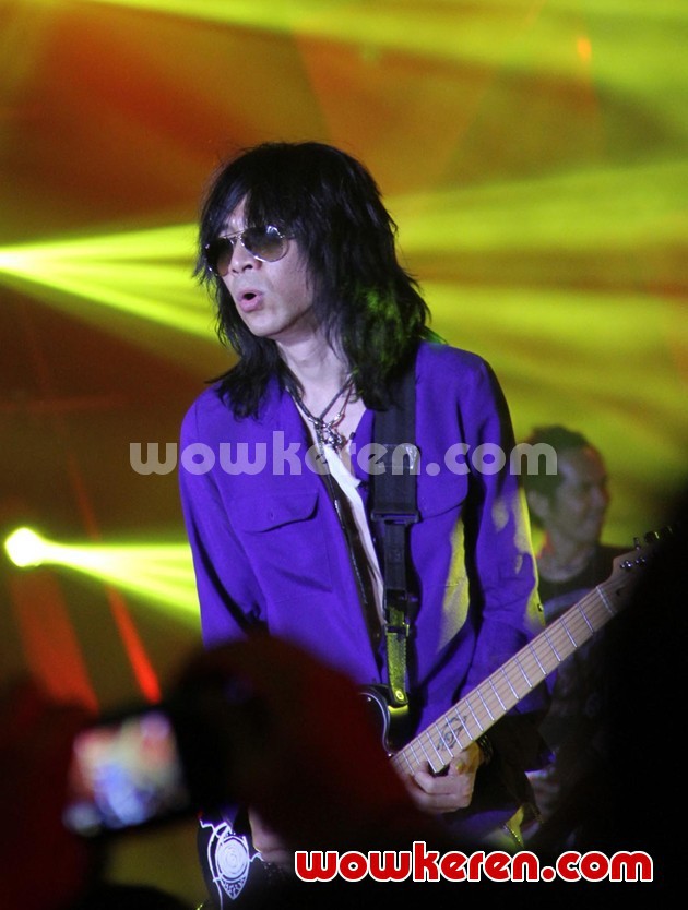 Gambar Foto Penampilan Abdee Negara di Konser 'I Slank U'