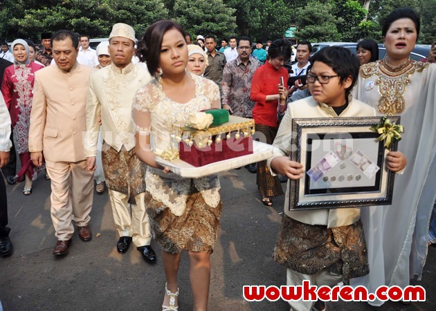 Gambar Foto Anang Hermansyah Datang Diarak Rombongan Marawis