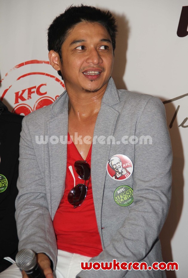 Gambar Foto Pasha, Vokalis Band 'Ungu' Asal Donggala