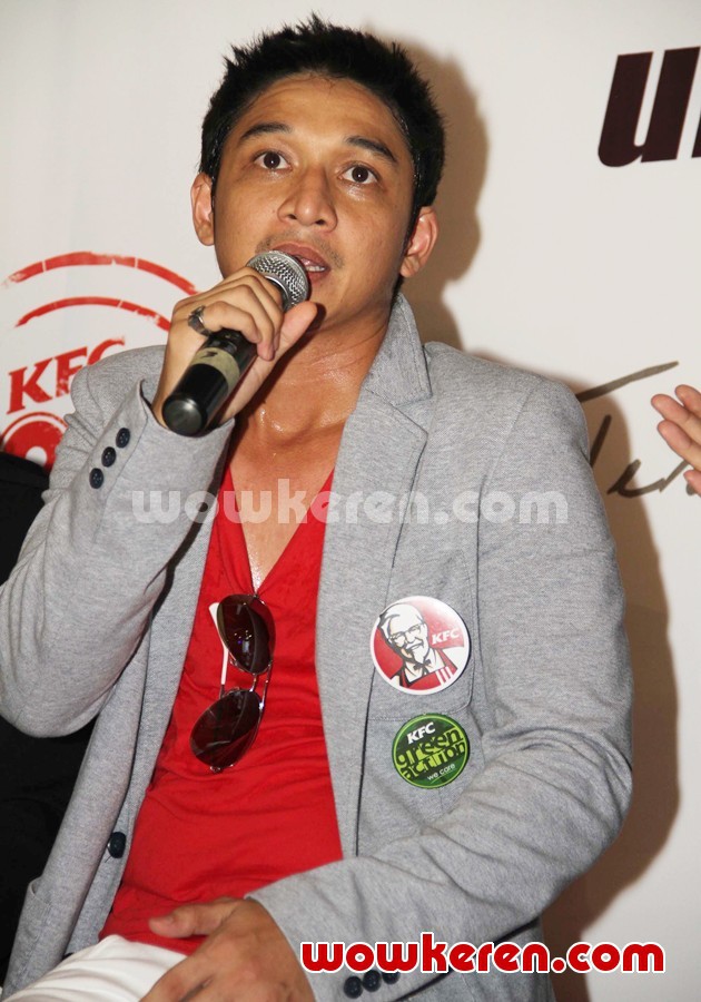 Gambar Foto Pasha, Vokalis Band 'Ungu' Asal Donggala