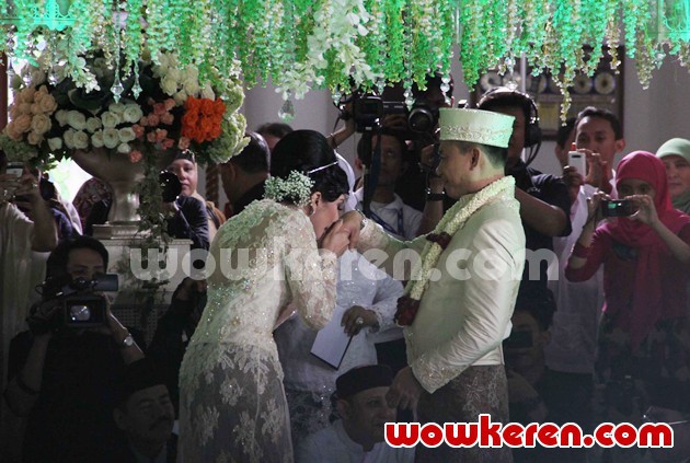 Gambar Foto Prosesi Akad Nikah Anang Hermansyah dan Ashanty