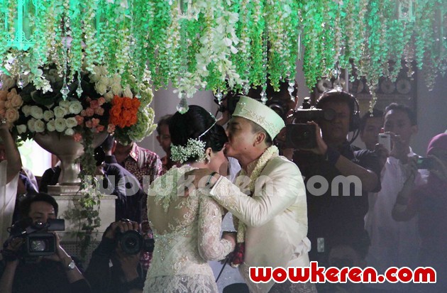 Gambar Foto Prosesi Akad Nikah Anang Hermansyah dan Ashanty