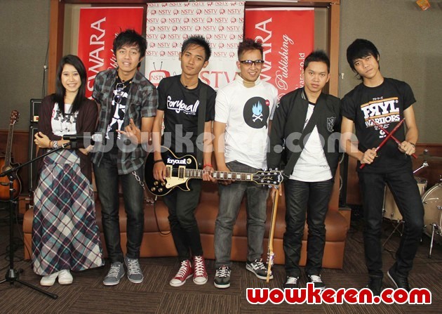 Gambar Foto Arrow Band Saat Ditemui di Kantor Nagaswara