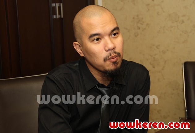 Gambar Foto Ahmad Dhani Memprotes Maraknya Unggahan Lagu Ilegal