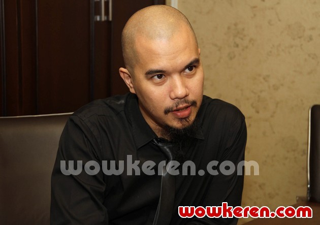 Gambar Foto Ahmad Dhani Memprotes Maraknya Unggahan Lagu Ilegal
