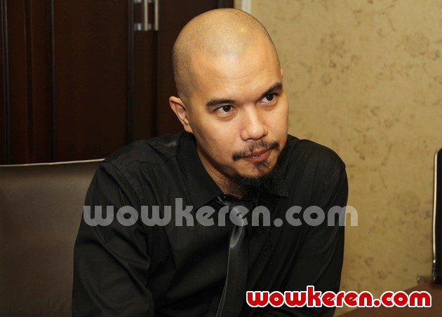 Gambar Foto Ahmad Dhani Memprotes Maraknya Unggahan Lagu Ilegal