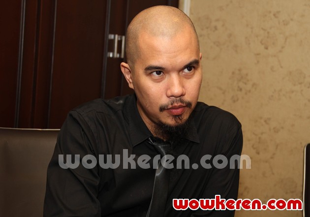 Gambar Foto Ahmad Dhani Memprotes Maraknya Unggahan Lagu Ilegal