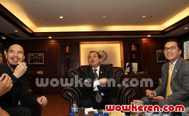 Gambar Foto Ahmad Dhani, Priyo Budi Santoso dan Tantowi Yahya