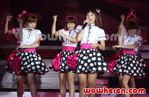 Gambar Foto Aksi Cherry Belle di Showcase Jay Park