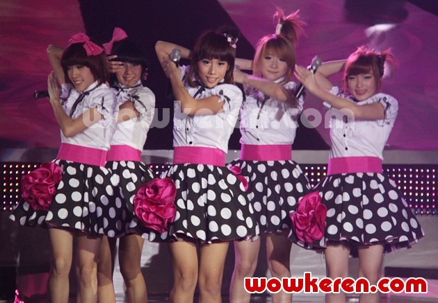 Gambar Foto Aksi Cherry Belle di Showcase Jay Park