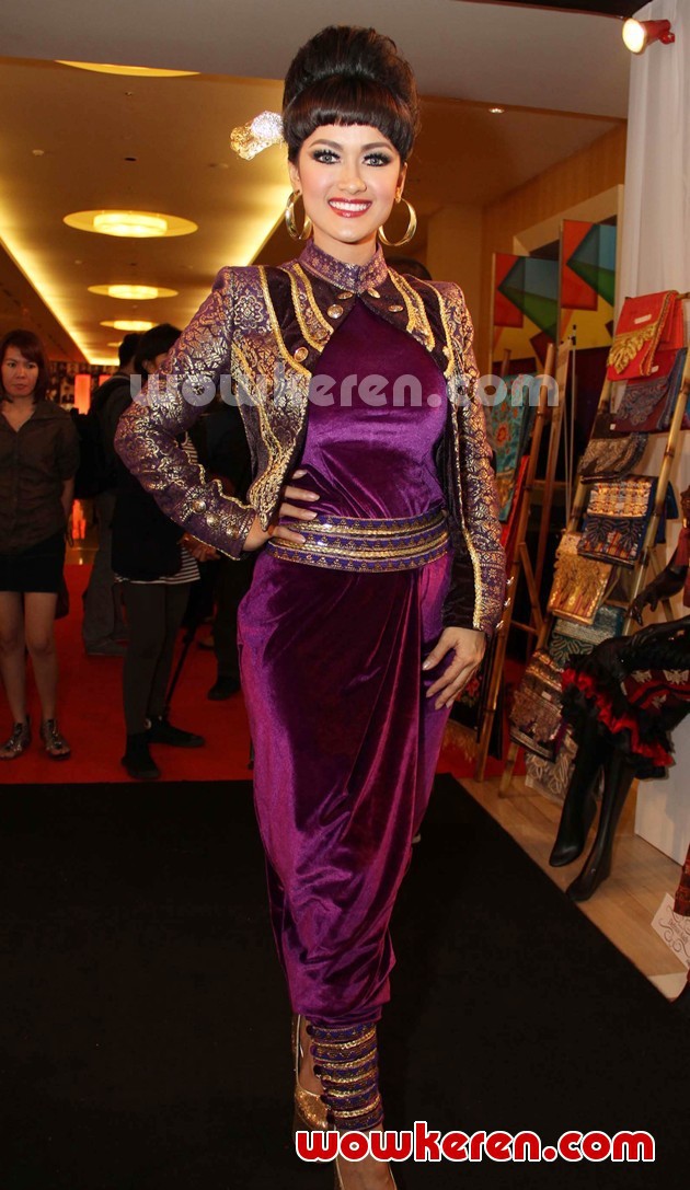 Gambar Foto Julia Perez di Jakarta Fashion and Food Festival 2012