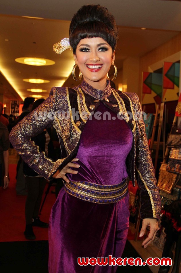 Gambar Foto Julia Perez di Jakarta Fashion and Food Festival 2012
