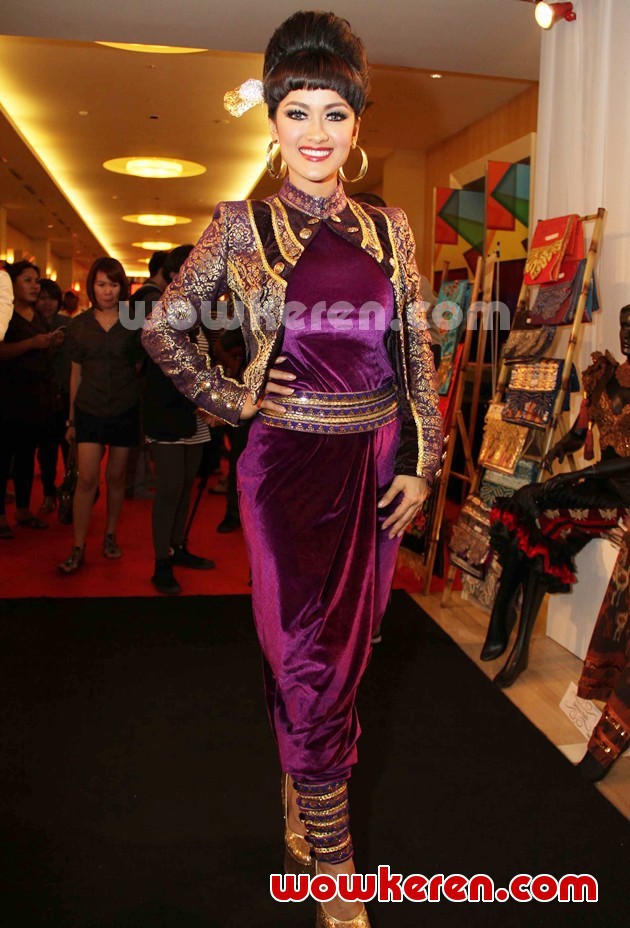 Gambar Foto Julia Perez di Jakarta Fashion and Food Festival 2012