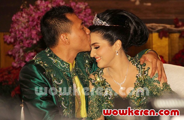 Gambar Foto Anang Hermansyah dan Ashanty Menggelar Resepsi Pernikahan