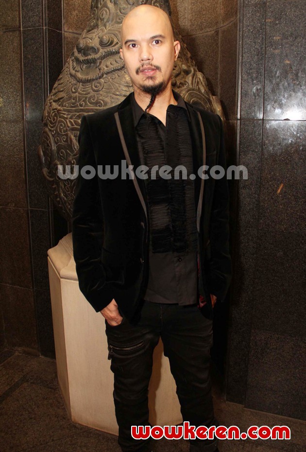 Gambar Foto Ahmad Dhani Tampil Serba Hitam