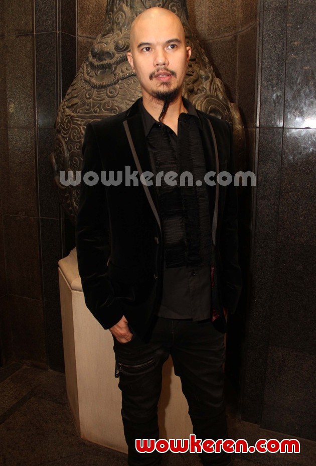 Gambar Foto Ahmad Dhani Tampil Serba Hitam