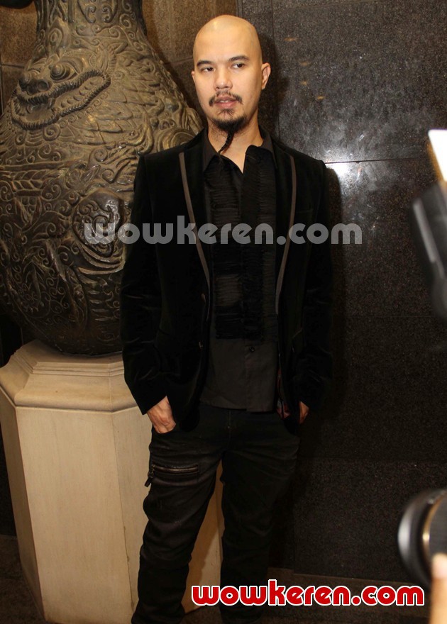 Gambar Foto Ahmad Dhani Tampil Serba Hitam
