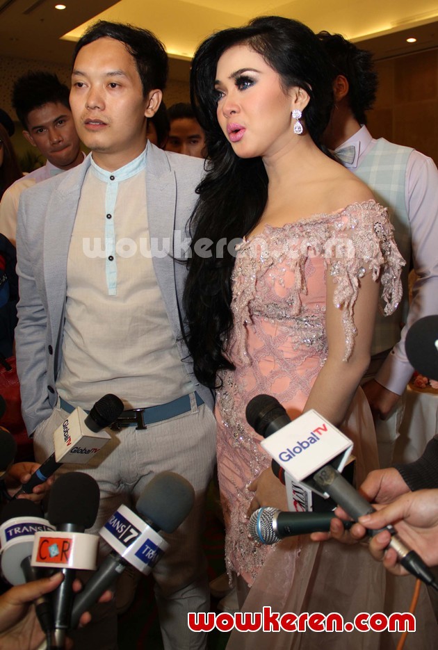 Gambar Foto Syahrini Bersama Hengky Kawilarang - Foto 2 dari 427