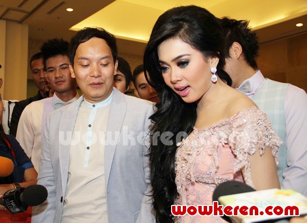 Gambar Foto Syahrini Bersama Hengky Kawilarang