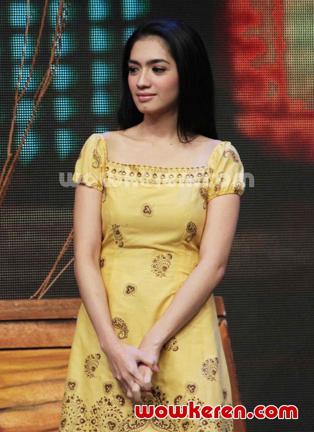 Gambar Foto Angel Karamoy Tengah Syuting 'Pandawa vs Kurawa'