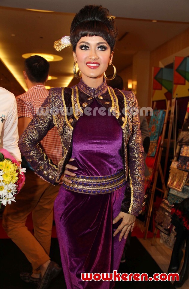 Gambar Foto Penampilan Julia Perez di JFFF 2012