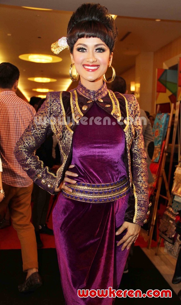 Gambar Foto Penampilan Julia Perez di JFFF 2012