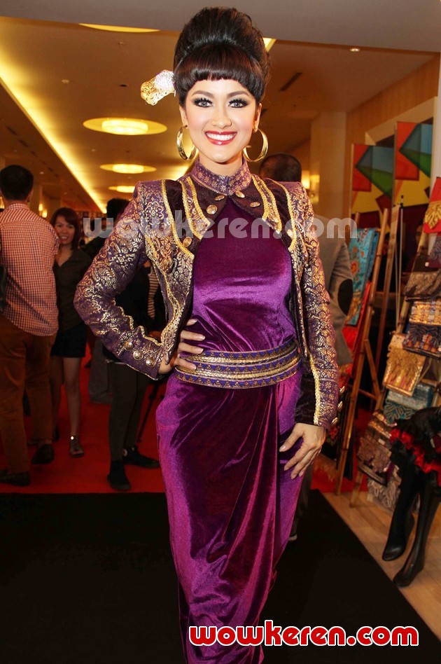 Gambar Foto Penampilan Julia Perez di JFFF 2012