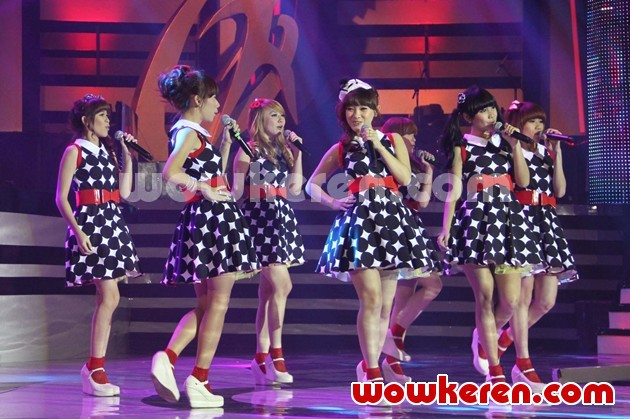 Gambar Foto Penampilan Cherry Belle di Liputan 6 Awards 2012