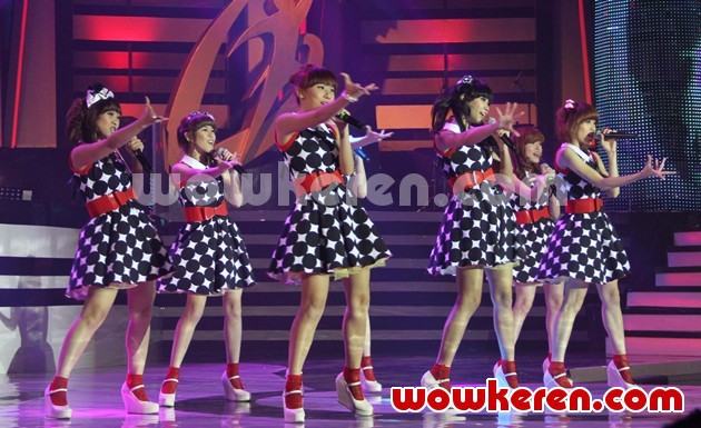 Gambar Foto Penampilan Cherry Belle di Liputan 6 Awards 2012