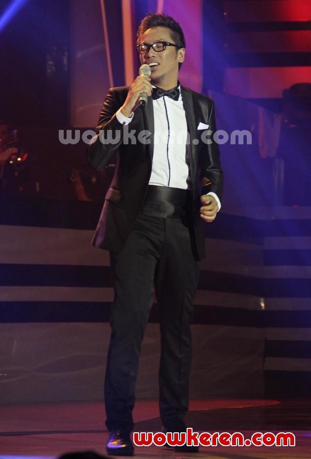 Gambar Foto Penampilan Sammy Simorangkir di Liputan 6 Awards 2012