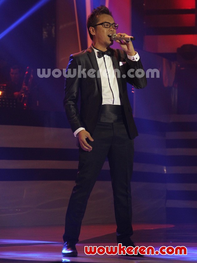 Gambar Foto Penampilan Sammy Simorangkir di Liputan 6 Awards 2012