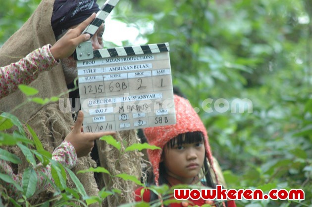 Gambar Foto Lana Nitibaskara Tengah Syuting Film 'Ambilkan Bulan'